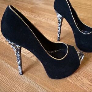 Black and snake skin pumps. Size 10. Shoedazzle
